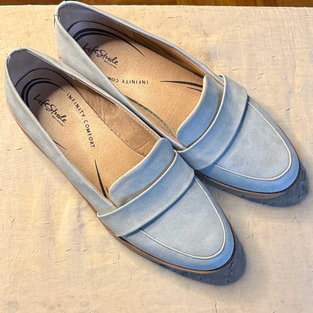 Suede like Life Stride Infinity Comfort Show